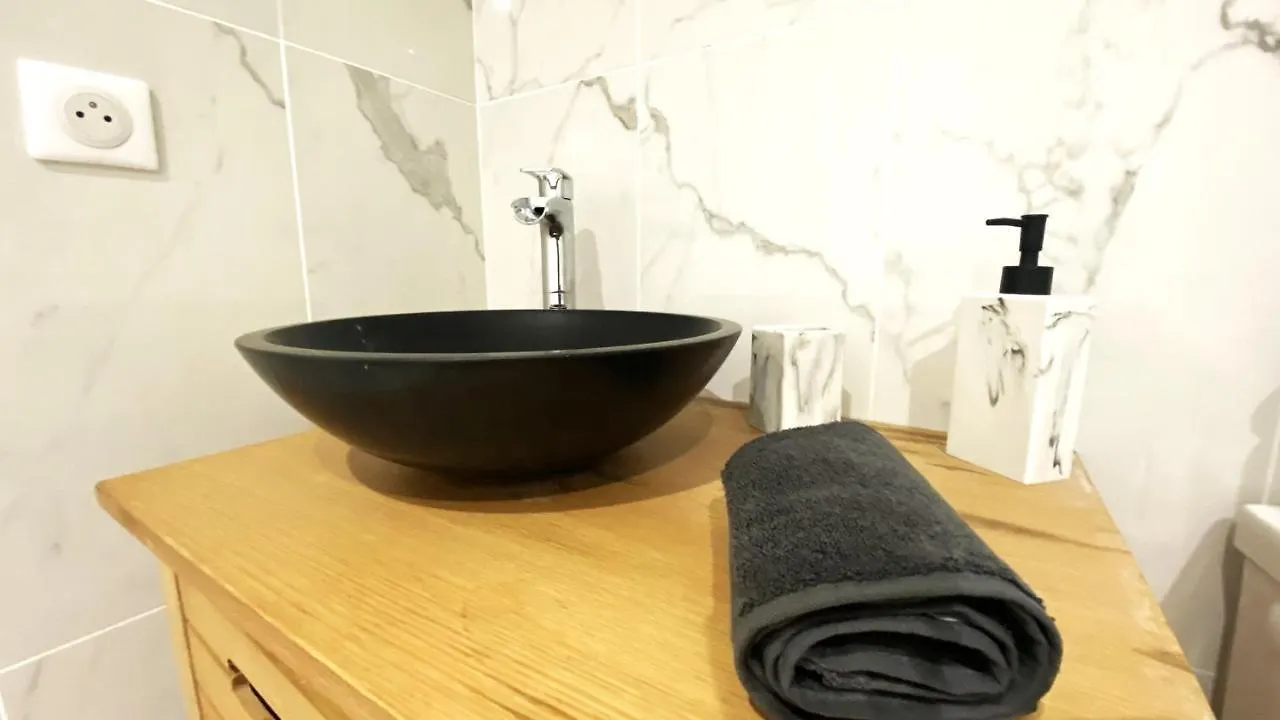 Studio Bricka - 200M To The Beach, Parking, Clim, Terrace Antibes