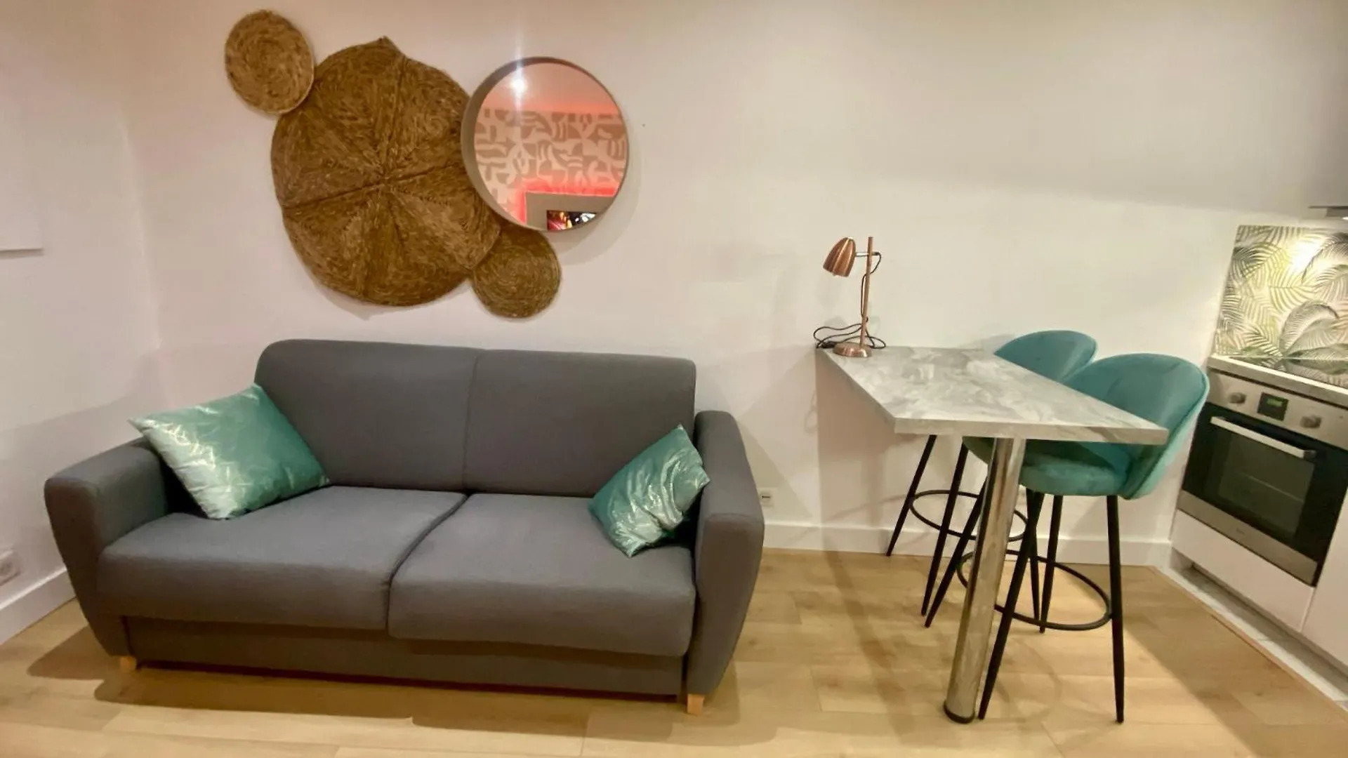 Apartment Studio Bricka - 200M To The Beach, Parking, Clim, Terrace Antibes France