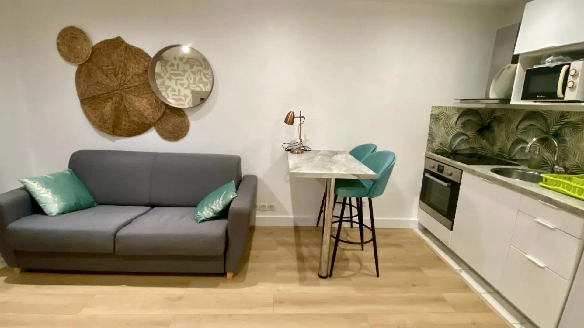 Studio Bricka - 200M To The Beach, Parking, Clim, Terrace Antibes