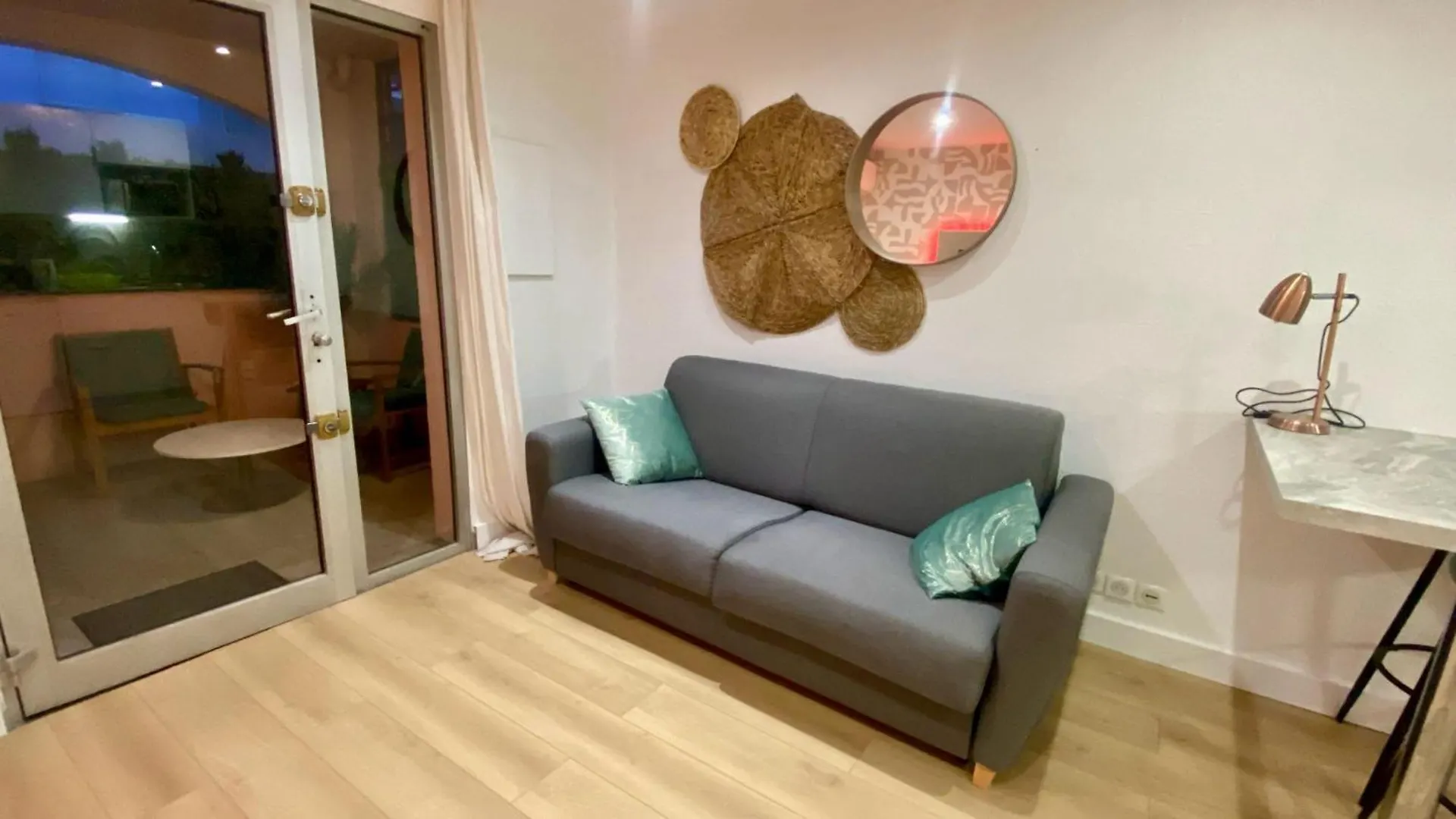 Apartment Studio Bricka - 200M To The Beach, Parking, Clim, Terrace Antibes
